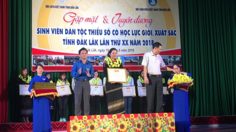 Đắk Lắk: Lưm lâng déh hơnh sinh viên acoon cóh vêy bh’nơơn học bhriêl choom  bhlầng