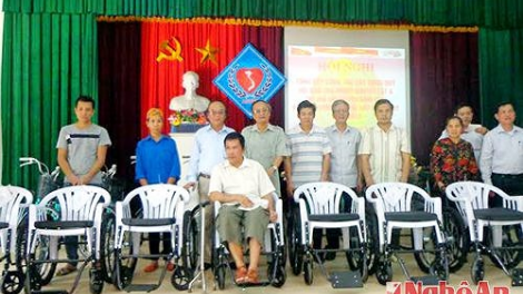 Nghệ An: Hội zúp zooi manuýh khúch goo cher đoọng k’r’bhâu bêệ xe lăn