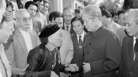 C’léh laliêm âng t’coóh Đỗ Mười Tổng Bí thư bêl a hay cóh bh’rợ phát thanh