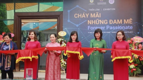 Triển lãm “Ặt Jôông loom chắp kiêng”