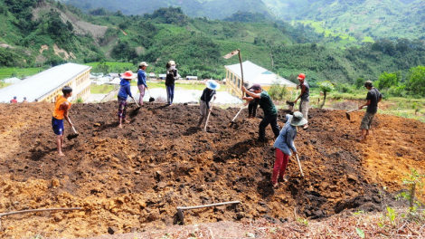 Quảng Nam: Zooi đoọng ra pặ cớ đha nuôr ặt ma mông, yêm têêm bhrợ têng đoọng ha lấh 4,4 r’bhâu pr’loọng đha rựt zr’lụ đha nuôr acoon cóh lâng da ding ca coong