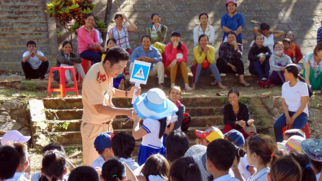 Xay moon luật c’lâng p’rang đoọng ha học sinh