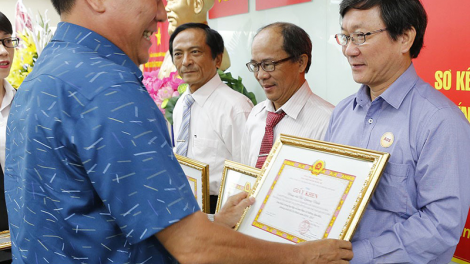 TP.HCM hơnh déh 78 tập thể, cha’nặc manứih học tập cơnh pr’ắt bh’rợ ava Hồ