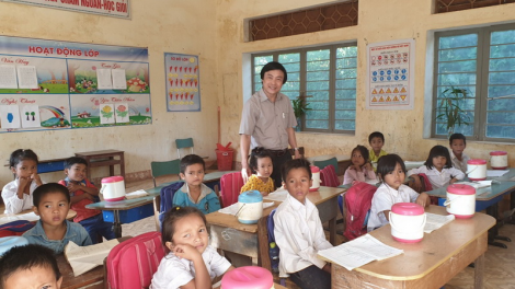 Cr’noọ bh’rợ âng manuýh thầy giáo cóh da ding k’coong