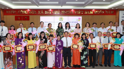 Thành phố Hồ Chí Minh: Cher đoọng kỷ niệm chương ha 21 apêê nhà giáo ưu tú