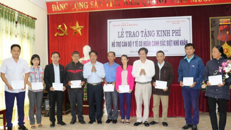 Điện Biên: Pazao đoọng 200 ực đồng zooi zúp cán bộ y tế lưm tr’mung zr’nắh k’đhạp