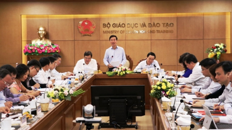 T’coóh Võ Văn Thưởng lêy cha mêết bh’rợ zêl cha’groong t’tông k’roóch đhị Bộ Gíao dục lâng đào tạo