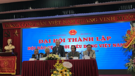 Bhrợ t’váih Hội đương zúp zooi manuýh câl đươi dua Việt Nam