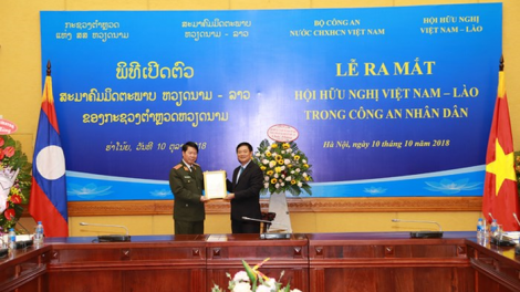Bhiệc bhan p’cắh Hội zr’ziêng Việt Nam - Lào cóh Công an nhân dân