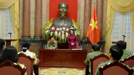 Quyền Chủ tịch k’tiếc k’ruung Đặng Thị Ngọc Thịnh lưm k’bhúh pân đil Công an nhân dân tr’haanh bhlầng