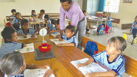Bình Thuận t’bhlâng pa choom đoọng p’rá Việt ha học sinh acoon cóh