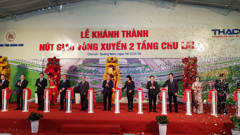 Thủ tướng Nguyễn Xuân Phúc cắt băng pa lúih pr’têệt c’lâng vòng xuyến 2 tầng 600 tỷ đồng âng THACO bhrợ đoọng ha tỉnh Quảng Nam