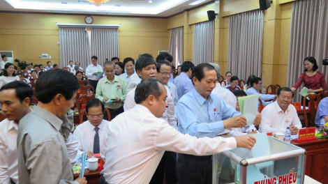 Quảng Ngãi: Trưởng ban Acoon coh l’lăm vêy đợ phiếu tín nhiệm đệ bấc bhlâng