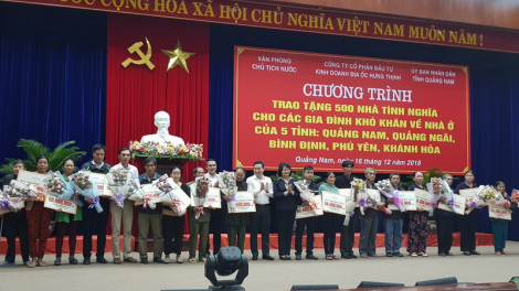 Phó Chủ tịch k’tiếc k’ruung Đặng Thị Ngọc Thịnh pa đớp 500 đhr’nong đong cr’er ha pêê pr’loọng đong zr’nắh k’đháp cóh miền Trung
