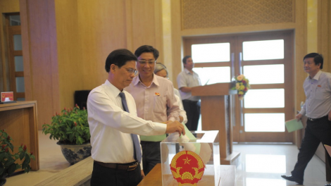 Khánh Hòa: Giám đốc Sở Tài nguyên lâng Môi trường vêy đợ phiếu tín nhiệm dal hắt bhlâng