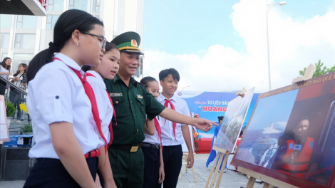 Triển lãm p’cắh 284 tư liệu báo chí ooy Hoàng Sa – Trường Sa