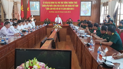 Phó Thủ tướng Trương Hòa Bình bhrợ bhiệc lâng Bộ Tư lệnh Quân khu 5