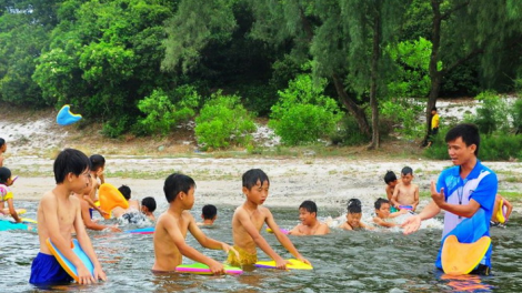 Bhậ k’ruung bhrợ lớp pa choom bha luốh đác doó pay zên đoọng ha học sinh zr’lụ túh