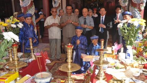 Bình Định bhrợ têng bhiệc bhan bhuốih Hoàng đế Quang Trung