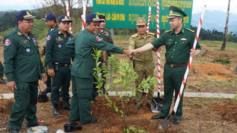 Kon Tum: Chóh bhươn t’nơơm n’loong zr’ziêng pêê k’tiếc k’ruung Việt Nam – Lào- Campuchia