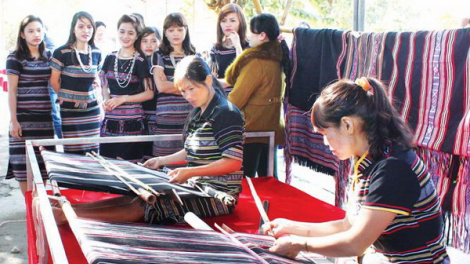 Quảng Ngãi: T’bhlâng zư lêy bh’rợ taanh n’đoóh a doóh cr’noon Teng