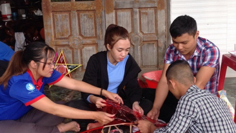 Đắk Lắk: Bh’rợ liêm pr’hay đoọng ha p’niên k’tứi đha lum Trung thu