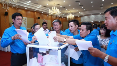 Ra diu đâu ta bhrợ Đại hội Công đoàn Việt Nam g’lúh 12