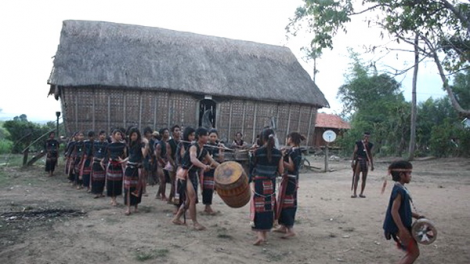Lấh 1.200 nghệ nhân, diễn viên quần chúng nắc pấh Festival chiing goong Tây Nguyên