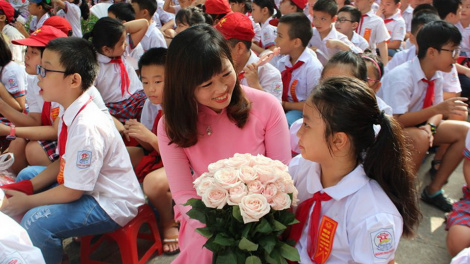 Học sinh, sinh viên pa zay pấh bhiệc bhan tợơp moọt c’moo học t’mêê 2018-2019