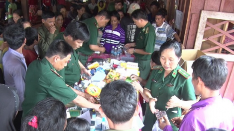 Quân y biên phòng Kon Tum khám, đoọng k’goóh z’nươu zư pa dứah cr’vay ha 400 cha nắc đha nuôr Campuchia