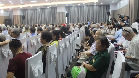 Tr’lưm mặt lấh 300 cựu đha’đhâm c’moor xung phong bhrợ c’lâng Trường Sơn