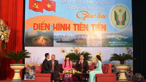Giao lưu apêê ngai tr’haanh liêm choom bhlâng apêê tỉnh Tây Nguyên lâng Truih toor biển miền Trung