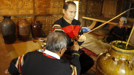 Chr’nắp âng zợ cóh pr’ặt tr’mông âng ma nứih Êđê