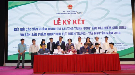 Hội nghị p’têết pazưm zâp bh’nơơn pr’đươi pấh bhrợ xa nay bh’rợ OCOP zr’lụ miền Trung-Tây Nguyên