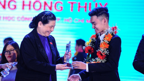 P’căn Tòng Thị Phóng tước pấh bhiệc bhan hơnh déh 189 sinh viên 5 râu liêm choom