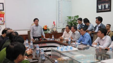 Bộ trưởng Bộ Giao thông Vận tải Nguyễn Văn Thể p’too moon: Zâp xe cộ bêl lướt vốch đhị da ding bha đhưn nắc lêy lướt moót boọng c’lâng hầm đoọng lướt