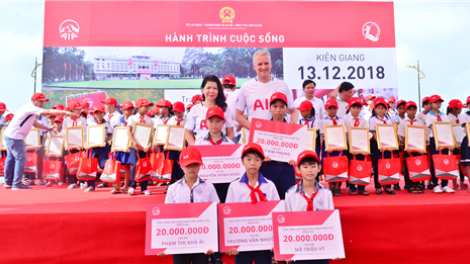 “Hành trình cuộc sống” - trao yêu thương đến trẻ em có hoàn cảnh khó khăn