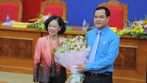 Pa căn Trương Thị Mai pấh Hội nghị Ban Chấp hành Tổng Liên đoàn Lao động Việt Nam g’lúh 4