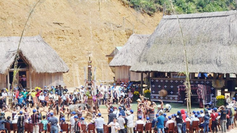 Apêê tỉnh miền Trung – Tây Nguyên: Bh’rợ bhrợ pa dưr vel bhươl t’mêê xooc ta tâng