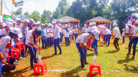 Quảng Trị: Lâh 300 học sinh da ding ca coong ting pâh t’ngay bhiệc bhan pa too pa choom đăh bom  mìn