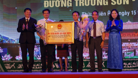Hơnh déh pay bằng ra pặ hạng c’cir k’tiếc k’ruung chr’nắp c’lâng Trường Sơn-c’lâng Hồ Chí Minh