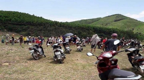 C’jệ lêy 3 học sinh crêê hr’lêêng đác t’ngay pr’lúch học