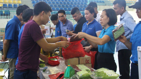 Phiên chợ chr’nóh chr’bêết: Pa têết cr’noọ đươi dua – bhrợ têng bh’nơơn bh’rợ nông nghiệp âng đhanuôr bhrợ ha rêê đhuốch