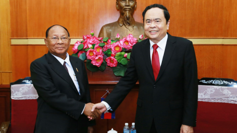 Chủ tịch Ủy ban Trung ương MTTQ Việt Nam Trần Thanh Mẫn đương lum prá hơnh déh c’bhúh đại biểu cấp dal Quốc hội Vương quốc Campuchia