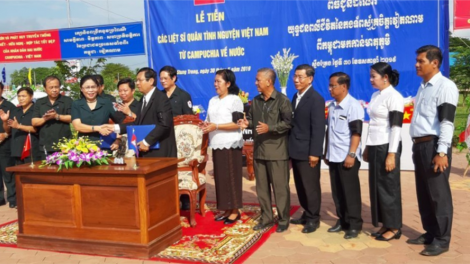 Bhiệc bhan cr’lêng lâng pa chô n’hang quân tình nguyện Việt Nam chêết bil đhị chiến trường Campuchia