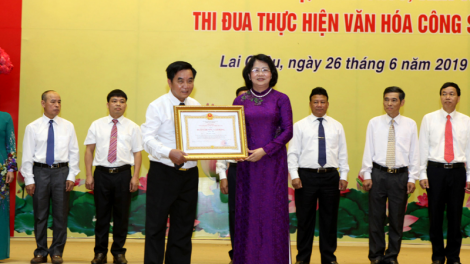 Phó Chủ tịch k’tiếc k’ruung Đặng Thị Ngọc Thịnh ta đang moon thi đua xay bhrợ văn hoá công sở đhị Lai Châu