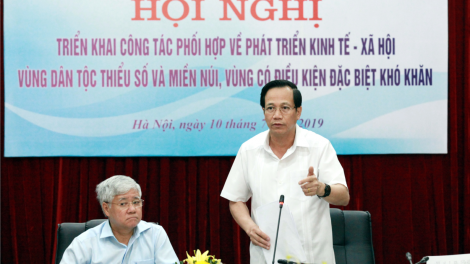 Pa dưr pr’ắt tr’mông đhị zr’lụ đhanuôr acoon cóh lâng da ding k’coong, zr’lụ pa bhlâng zr’nắh k’đháp