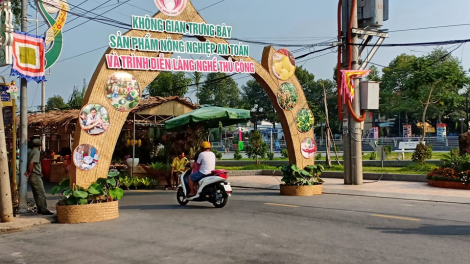 Đồng Tháp: Apêê t’ngay Văn hóa Du lịch “Tình người thắm đượm hồn sen”