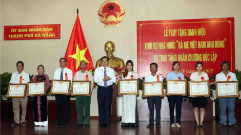 Đà Nẵng cher đoọng t’tun pr’đớc a mế Việt Nam anh hùng ha pêê ha mế căh dzợ ma mông