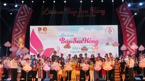 Đắk Lắk: Tợơp bhrợ têng Liên hoan Búp sen hồng c’moo 2019